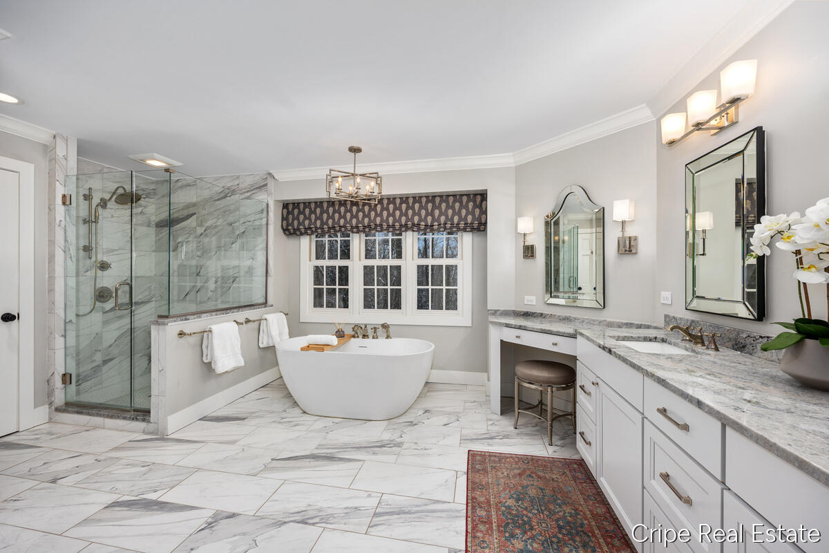 1620 Foothills Trail NE