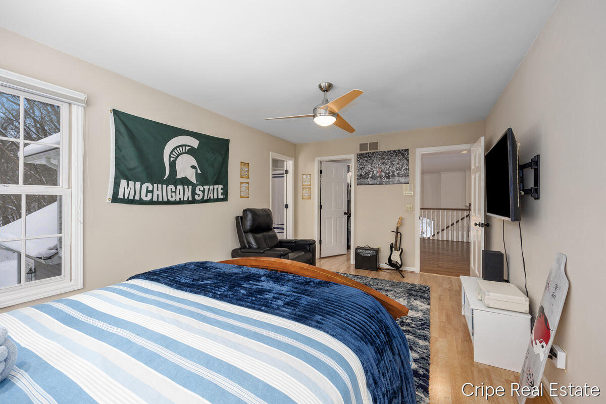 1620 Foothills Trail NE