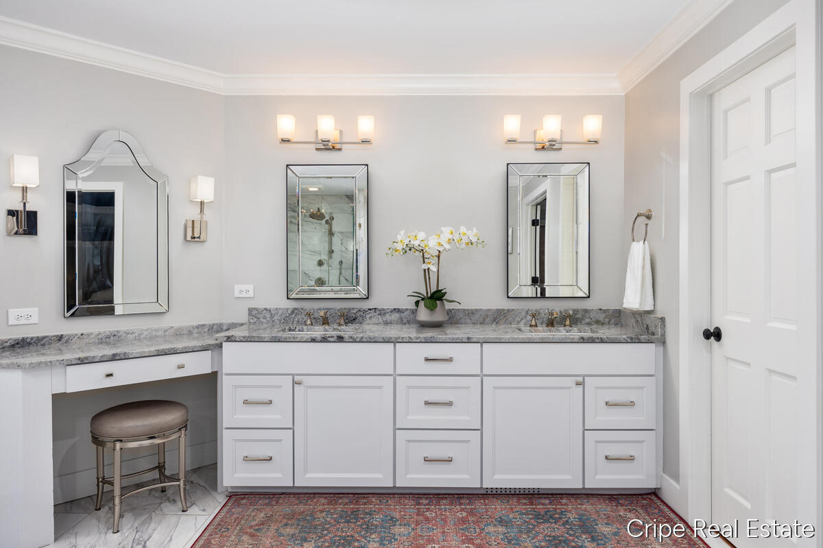 1620 Foothills Trail NE