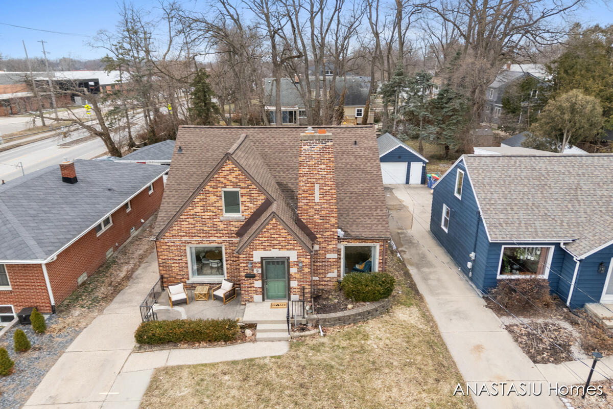 9 Wallinwood Avenue NE