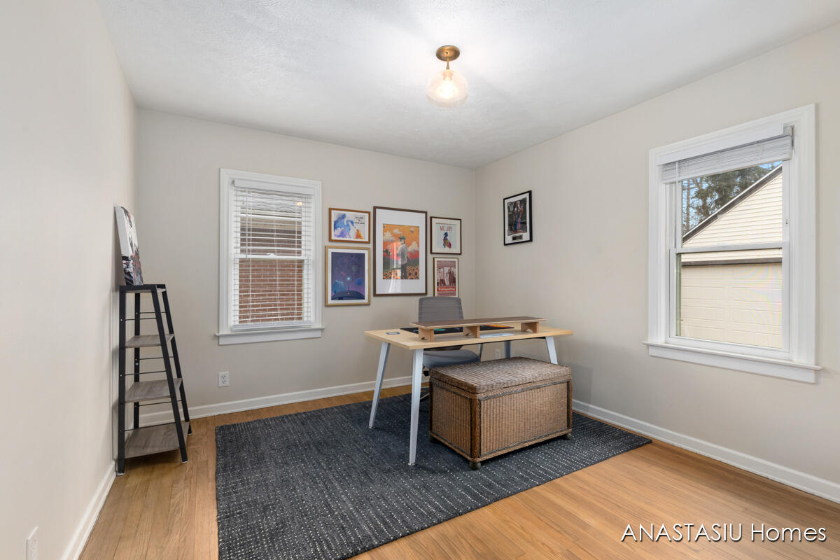 9 Wallinwood Avenue NE