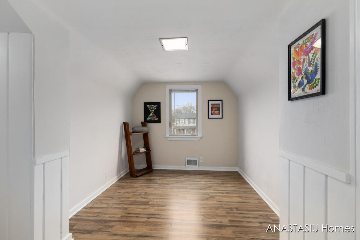 9 Wallinwood Avenue NE