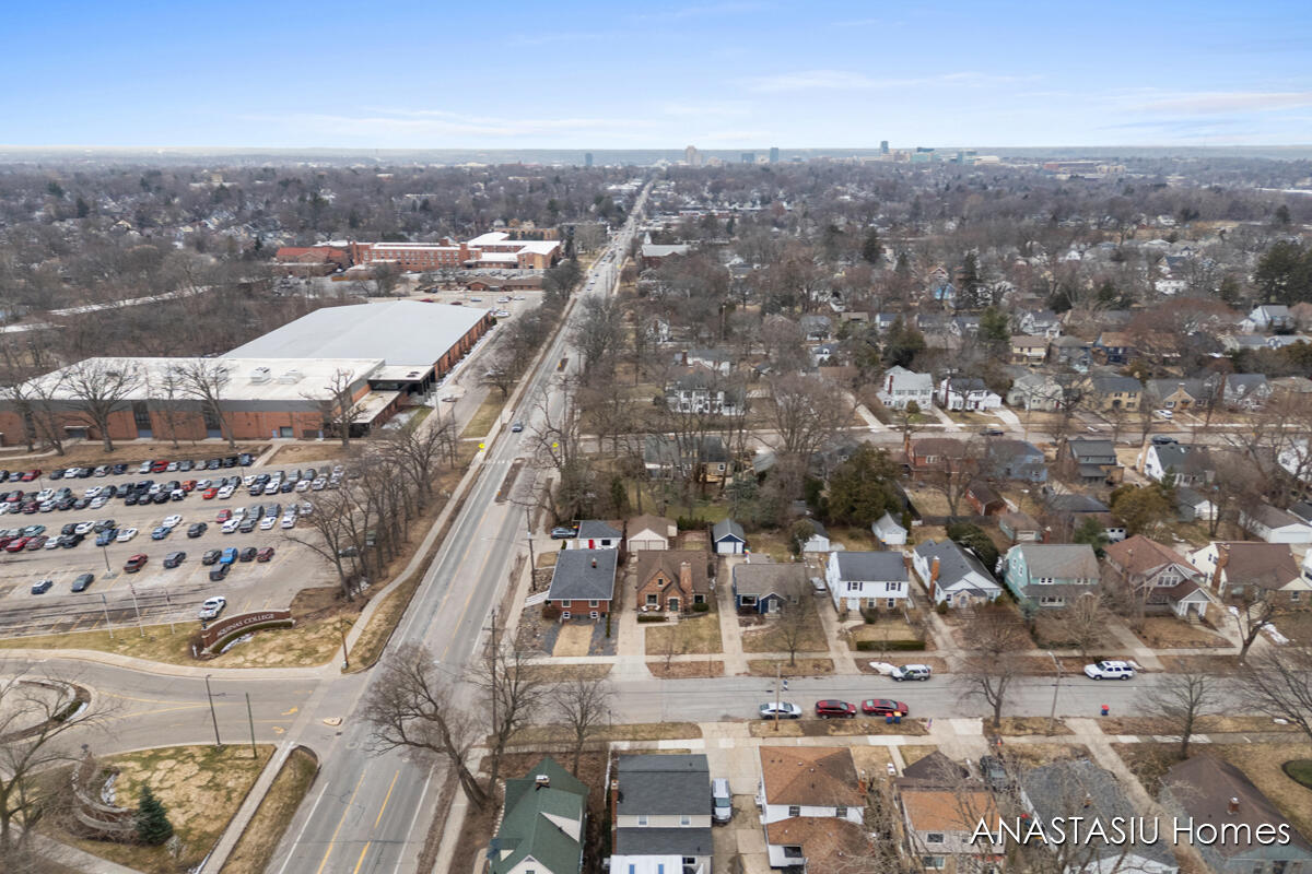 9 Wallinwood Avenue NE