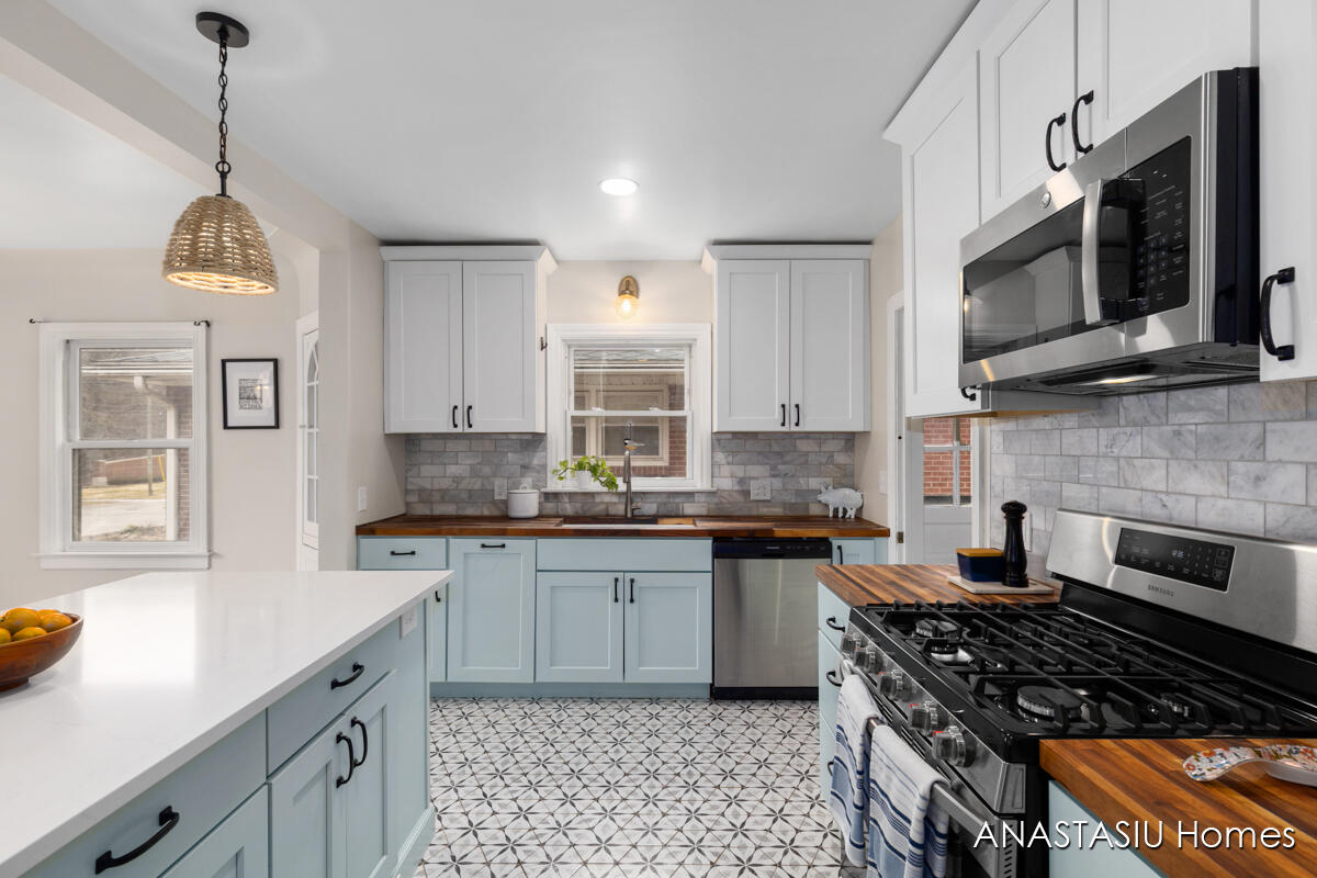 9 Wallinwood Avenue NE