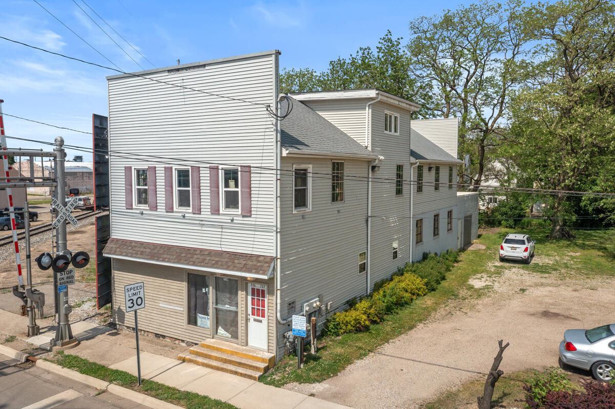 755 757 Portage Street