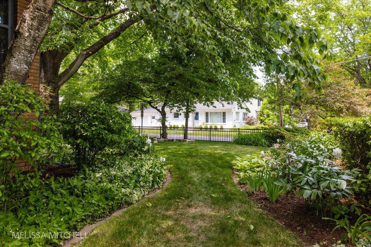 1009 Breton Road SE