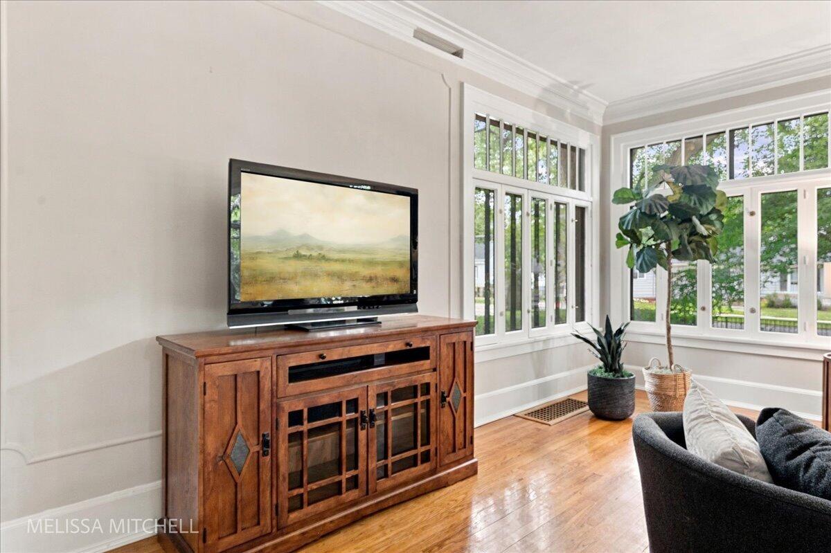 1009 Breton Road SE