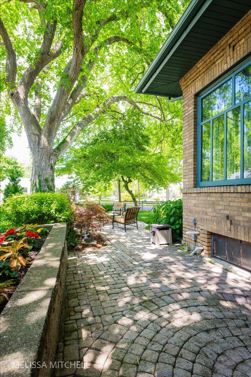 1009 Breton Road SE