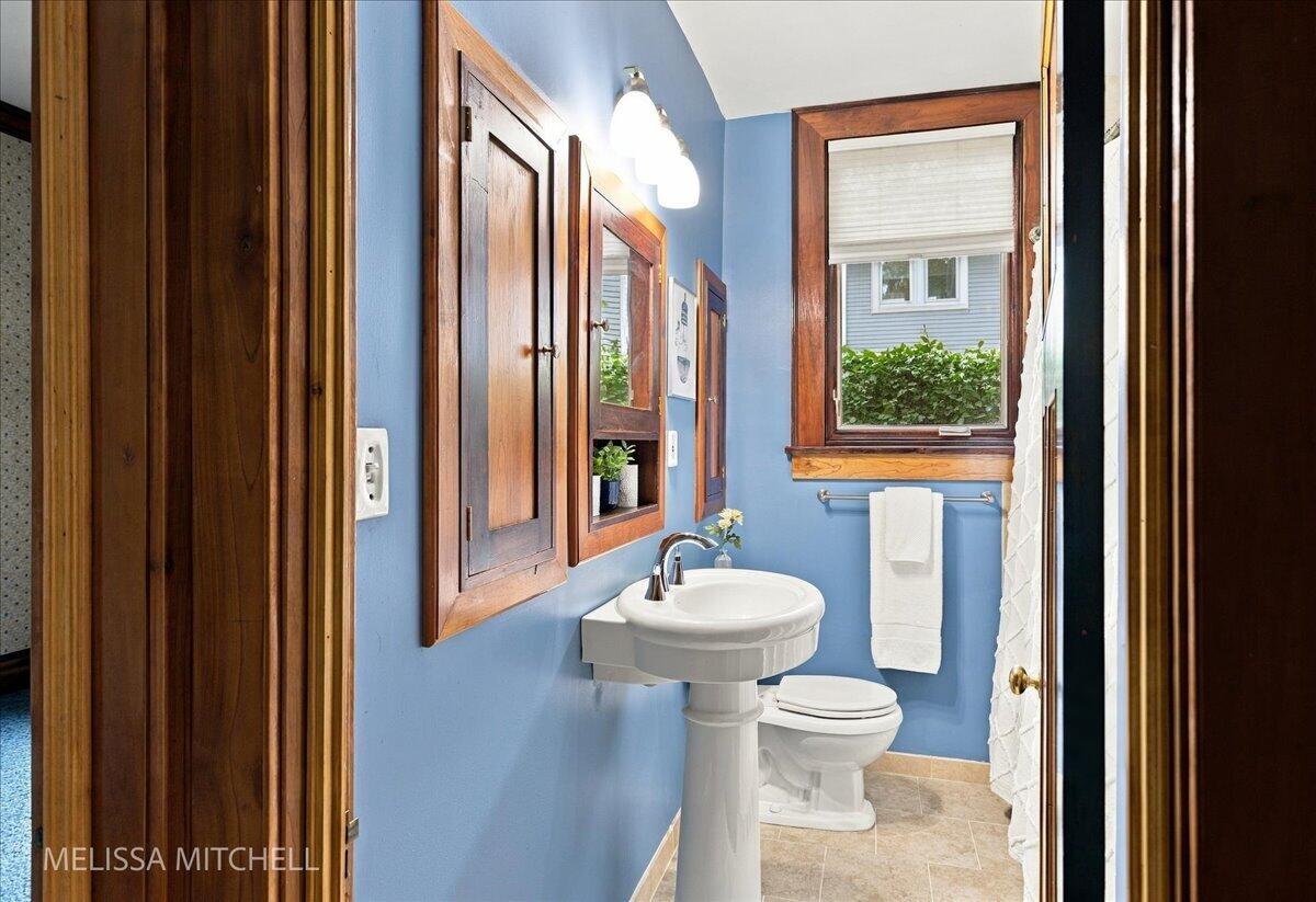 1009 Breton Road SE