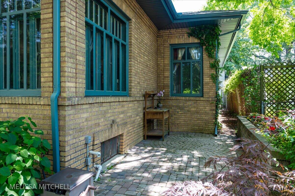 1009 Breton Road SE