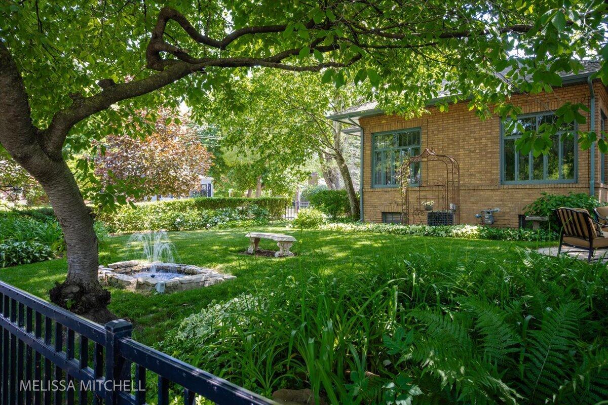 1009 Breton Road SE