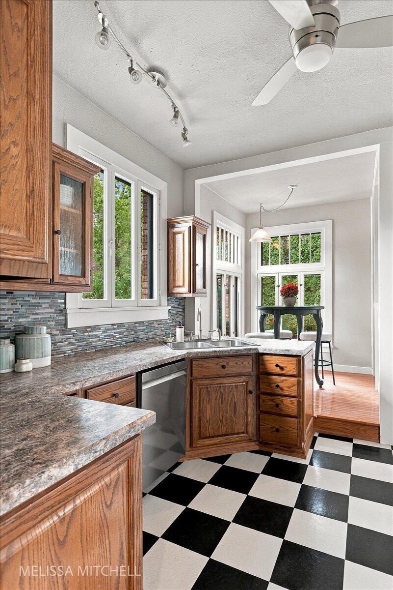 1009 Breton Road SE