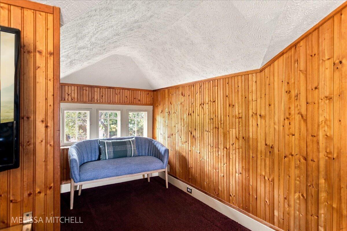 1009 Breton Road SE