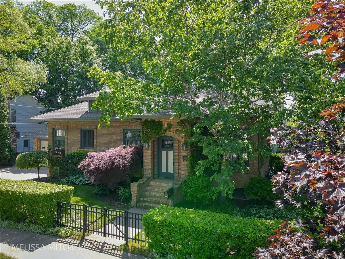 1009 Breton Road SE