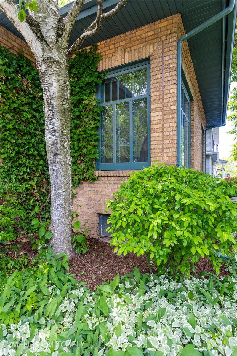 1009 Breton Road SE