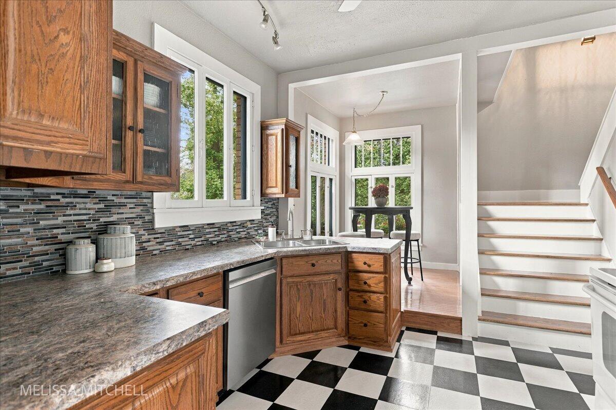 1009 Breton Road SE
