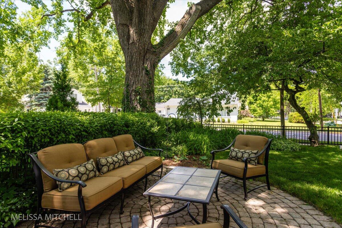 1009 Breton Road SE
