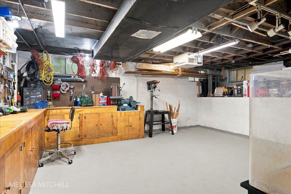 1009 Breton Road SE