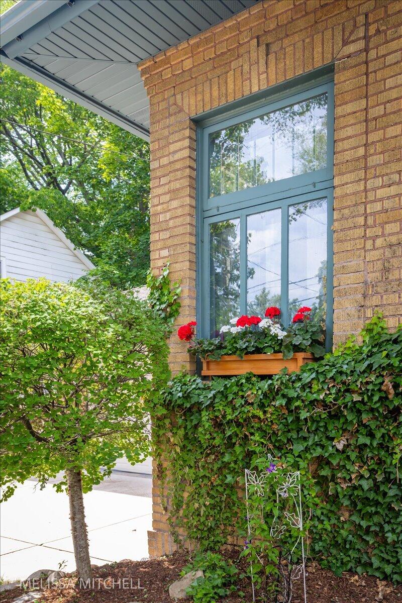 1009 Breton Road SE
