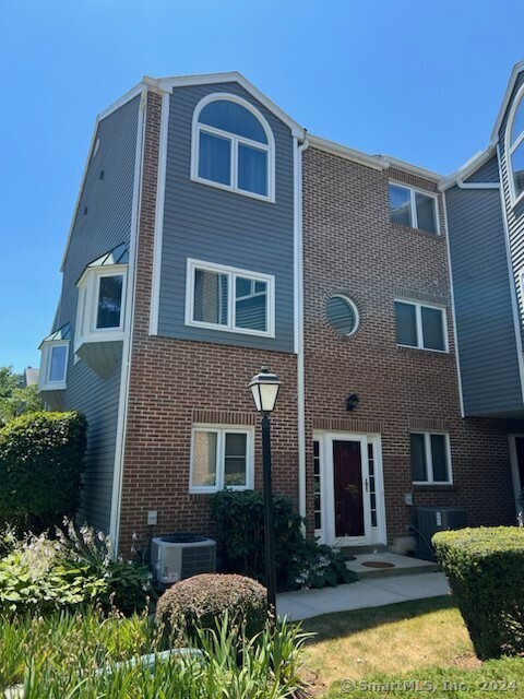 7 Seir Hill Road 25