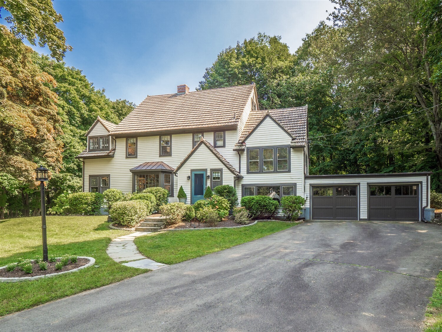 8 Riverview Drive