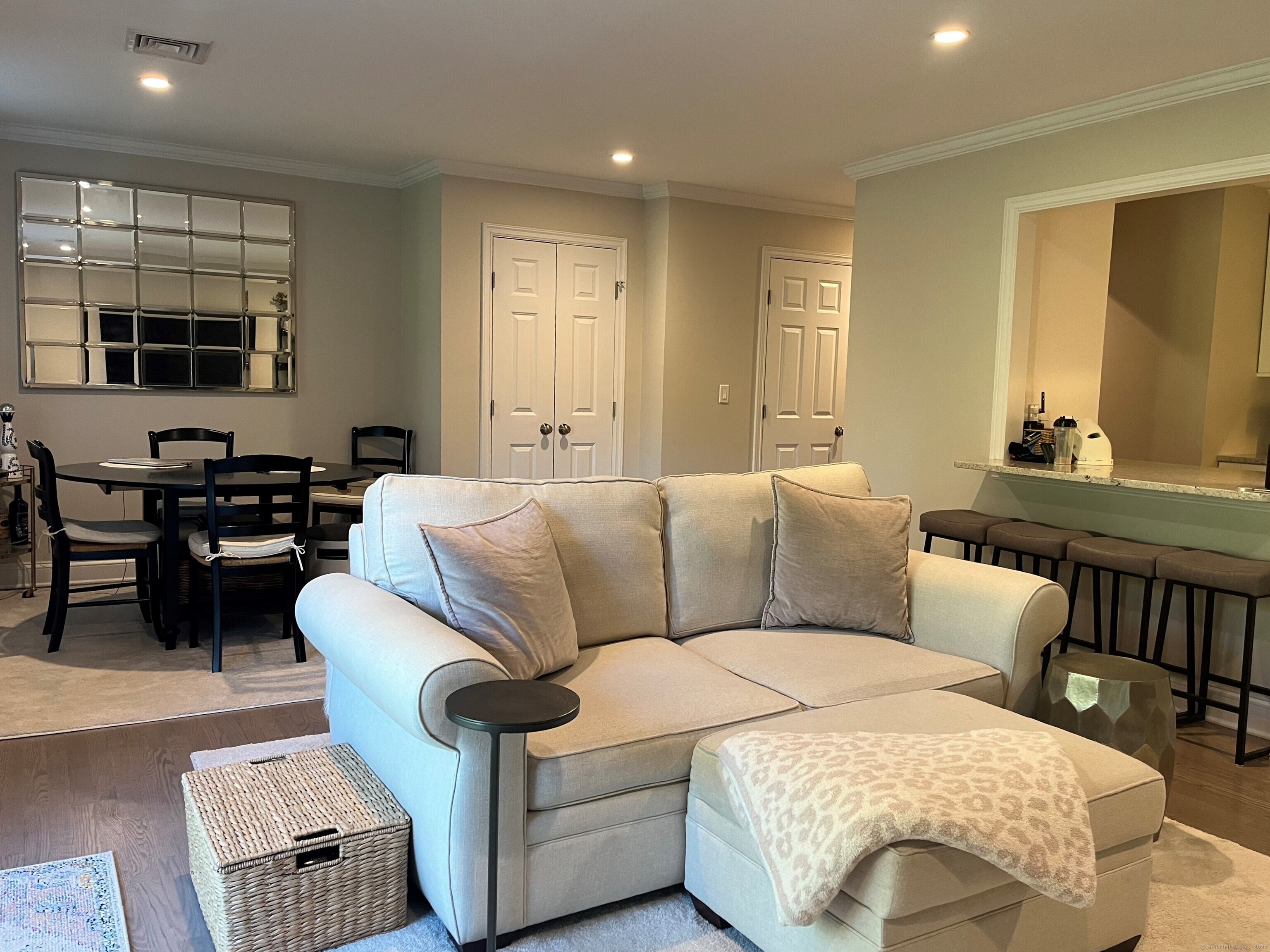 8 Silvermine Avenue APT 9