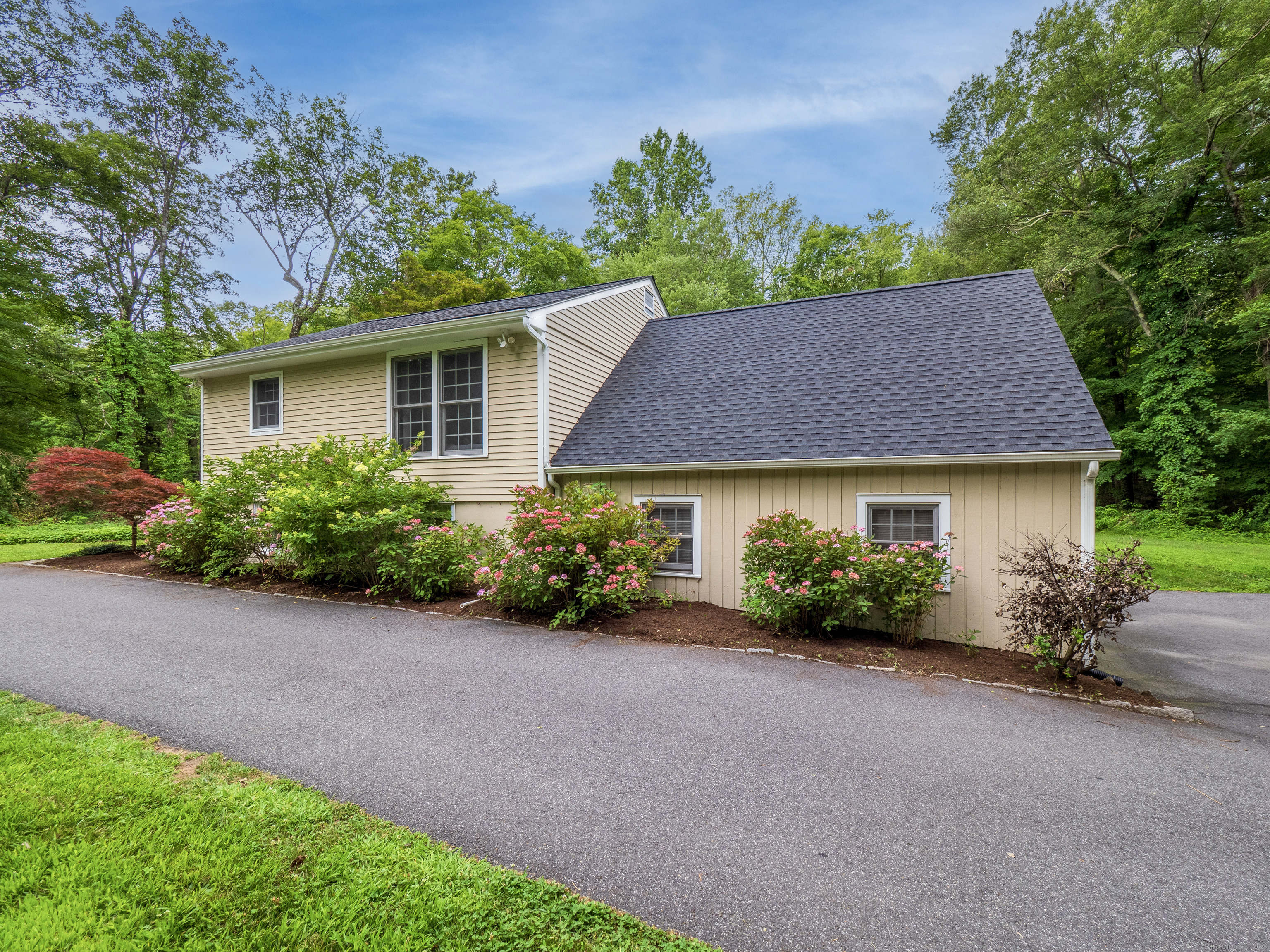 322 Mountain Road
