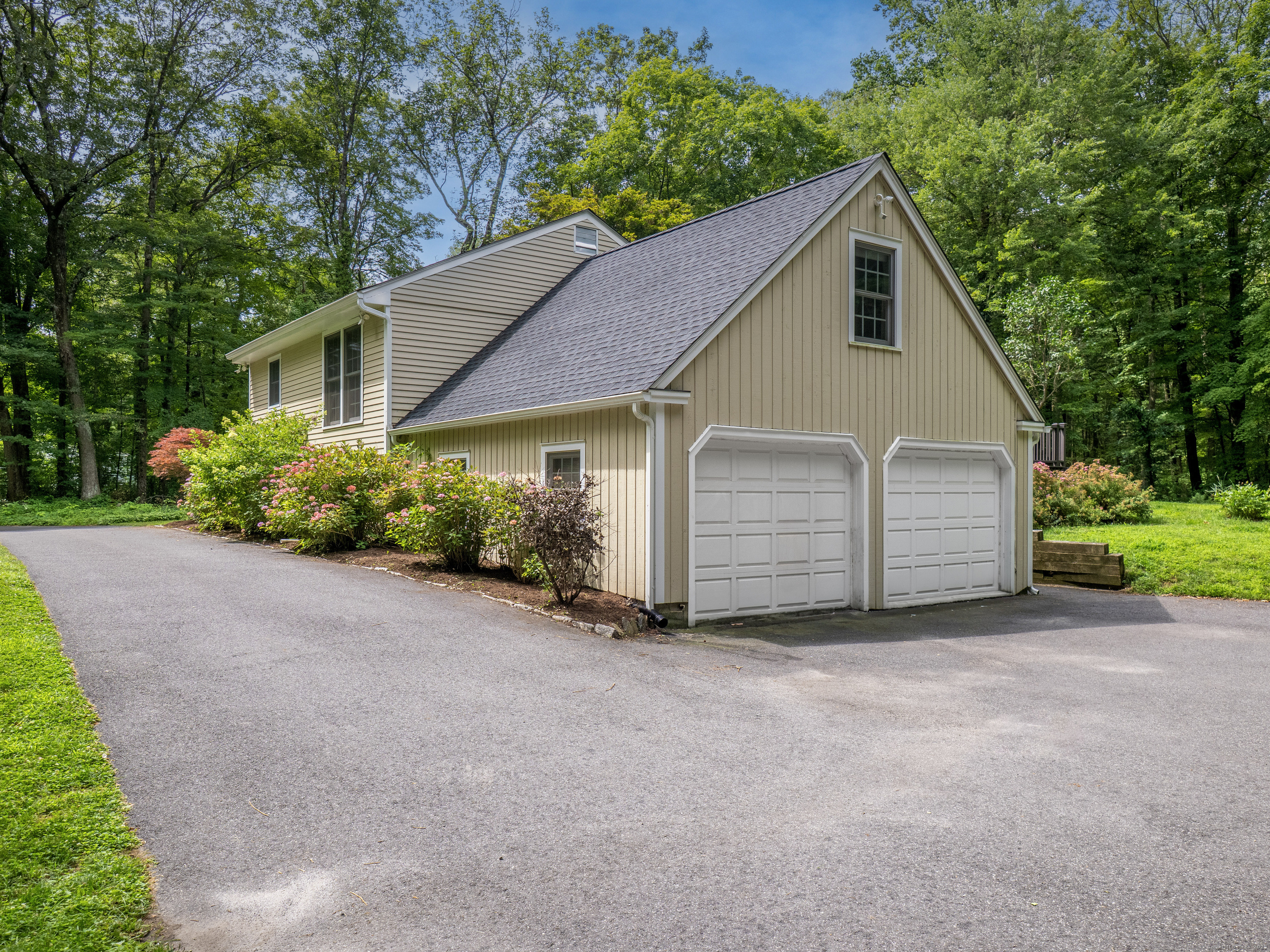 322 Mountain Road