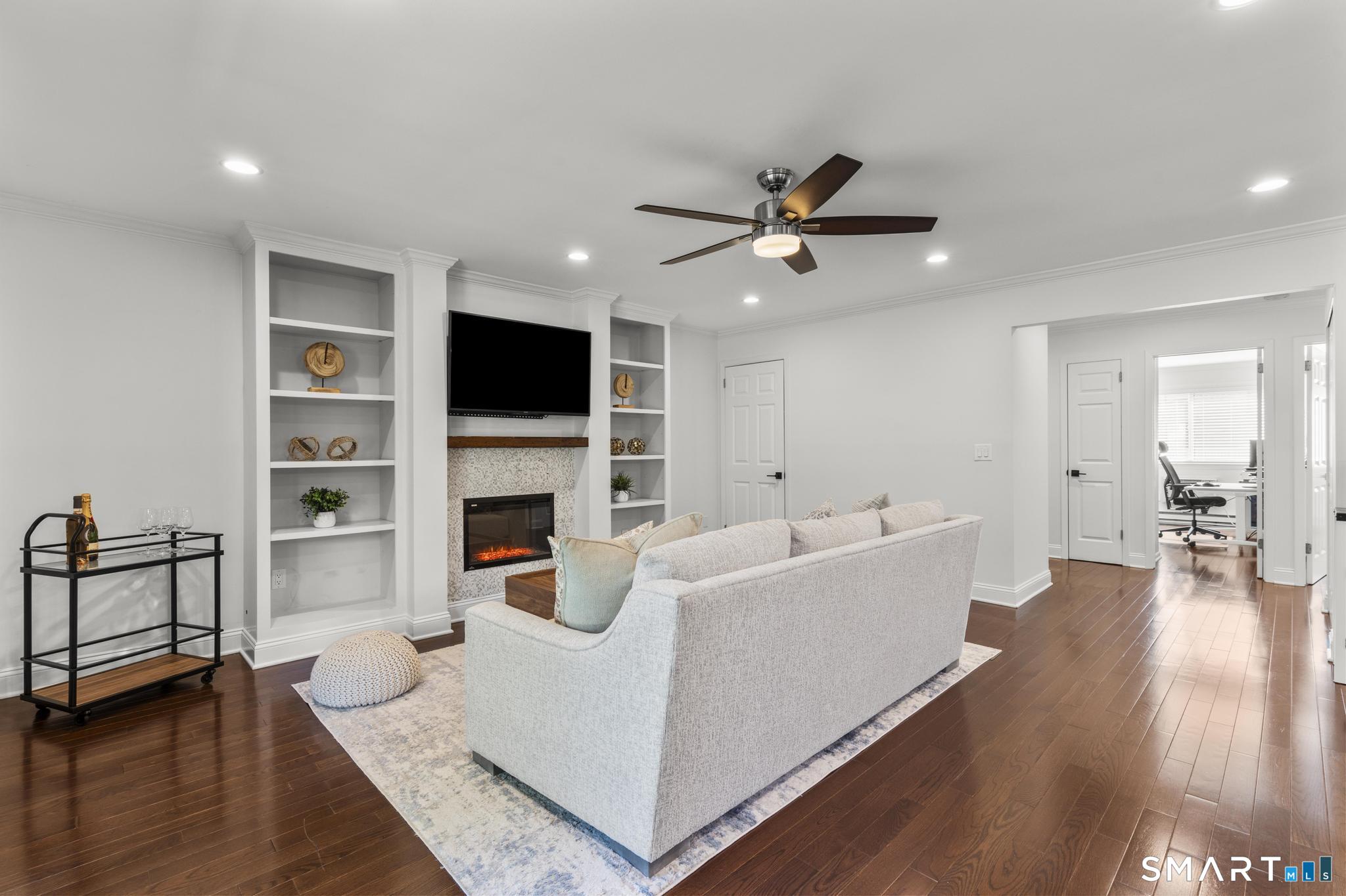 255 Strawberry Hill Avenue B10