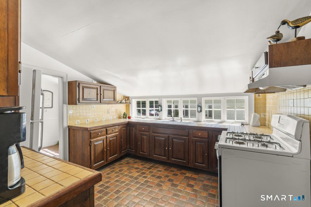 871 Ridgefield Road