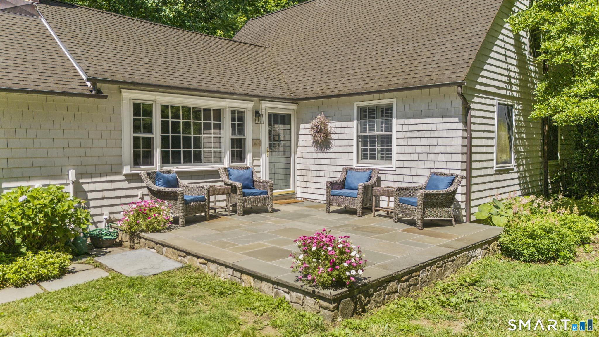 211 Newtown Turnpike