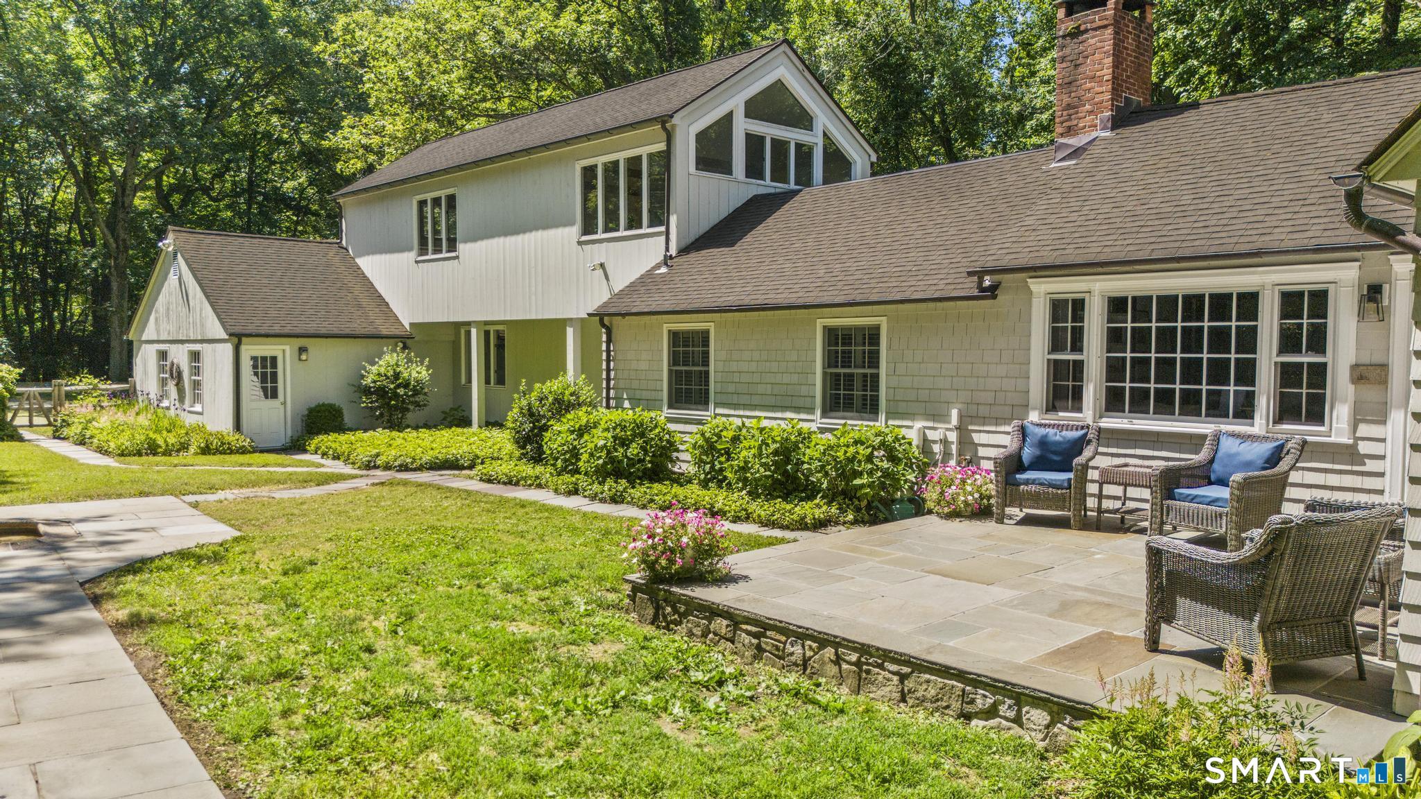 211 Newtown Turnpike