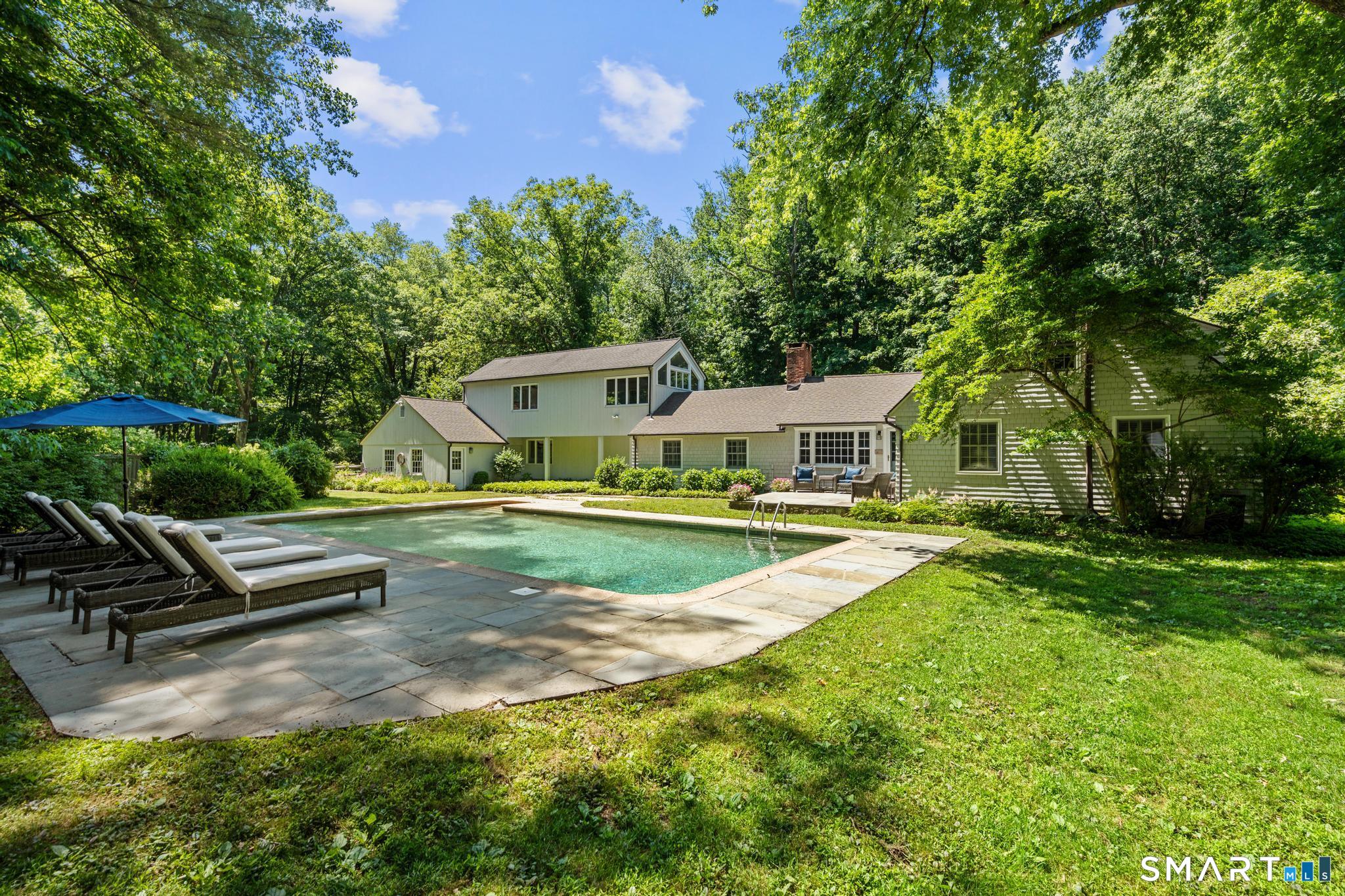 211 Newtown Turnpike