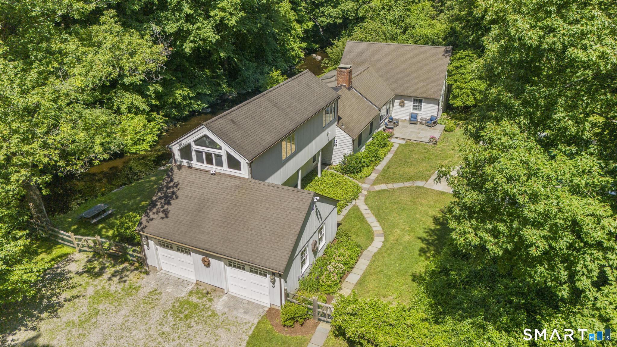 211 Newtown Turnpike