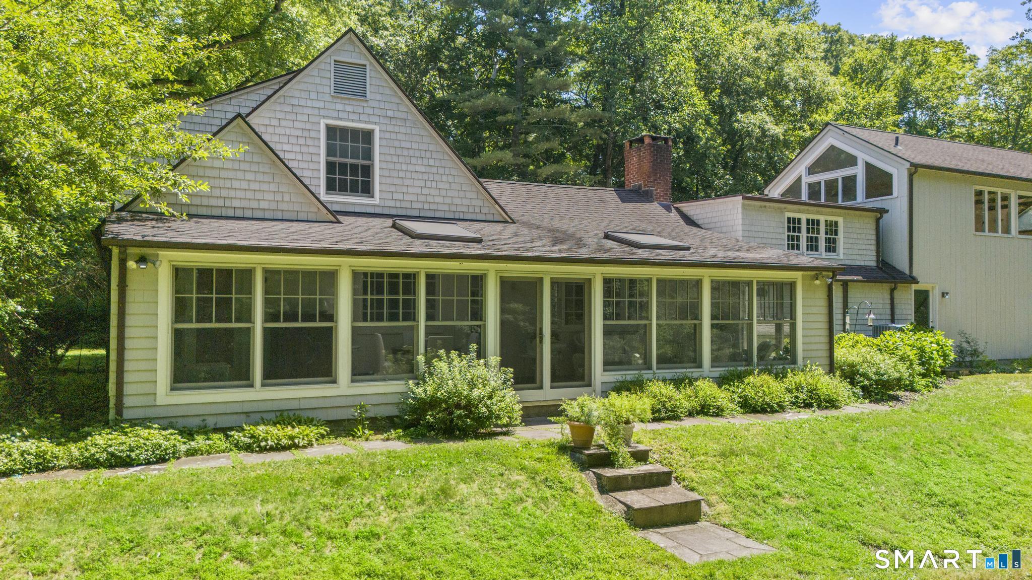 211 Newtown Turnpike