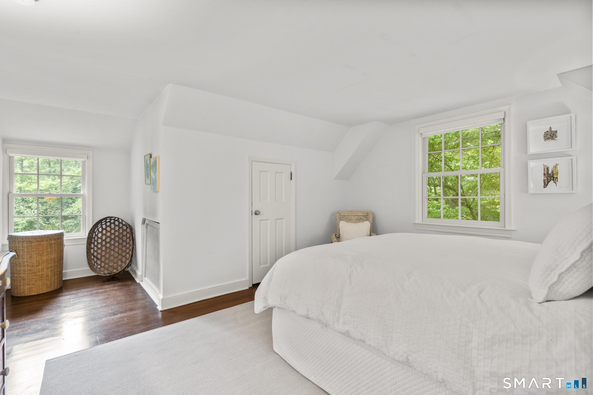 211 Newtown Turnpike