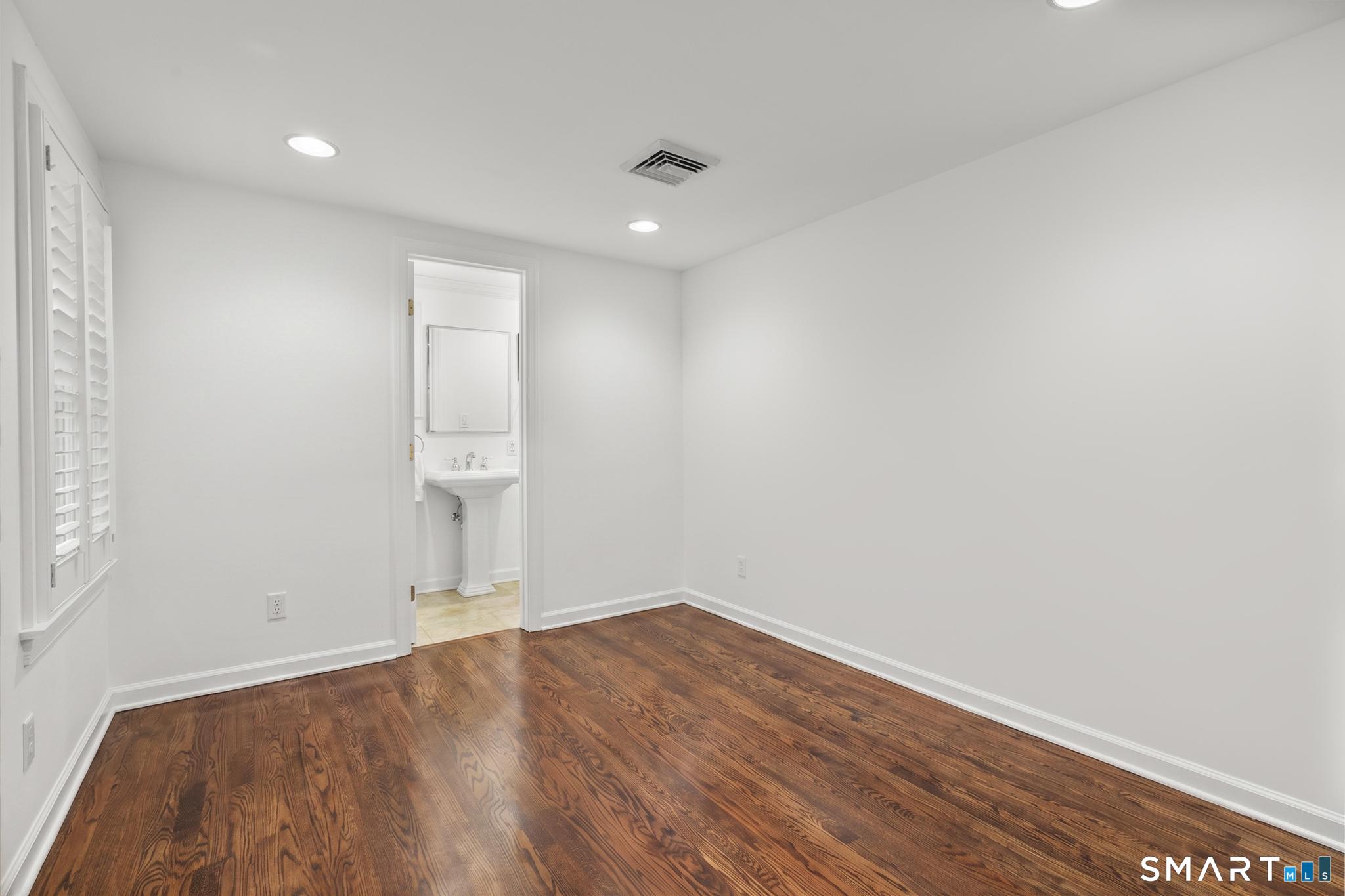 211 Newtown Turnpike