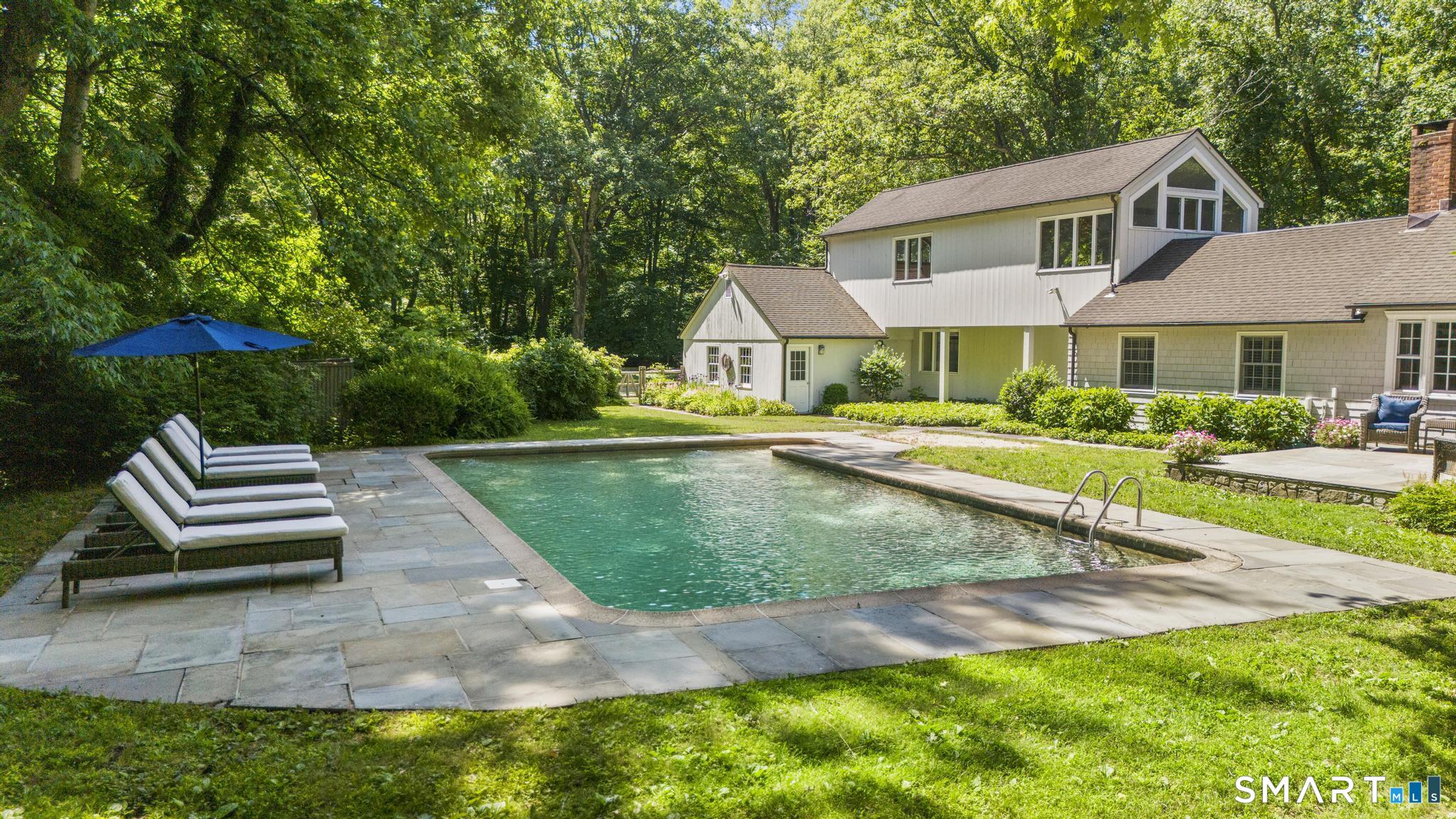 211 Newtown Turnpike