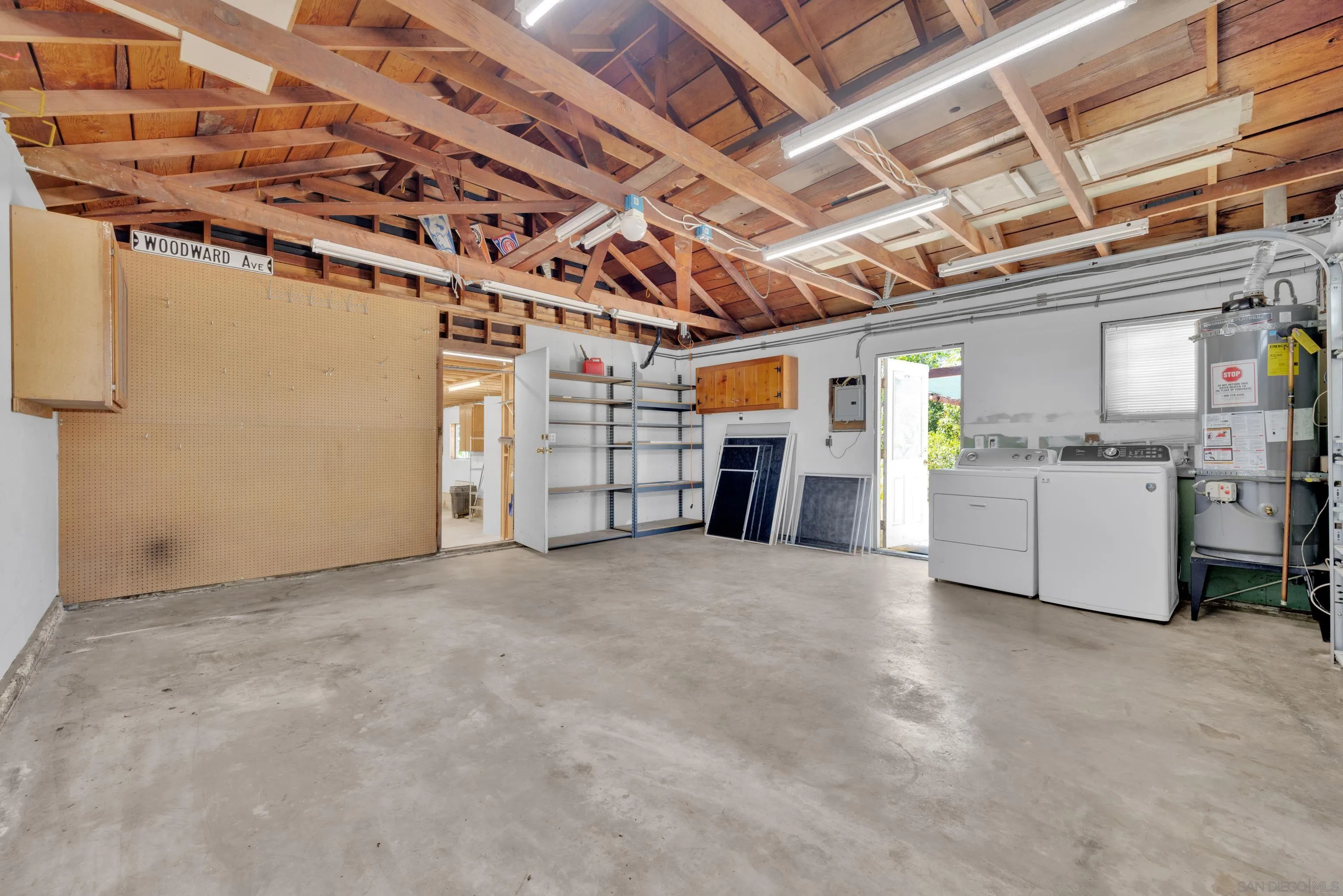 5445 Adams Avenue