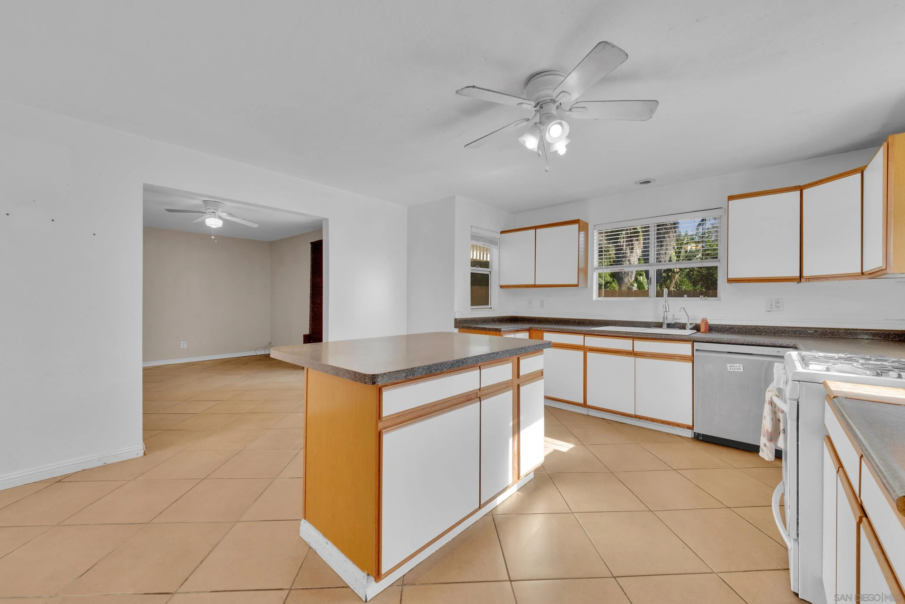 805 Avenida Taxco