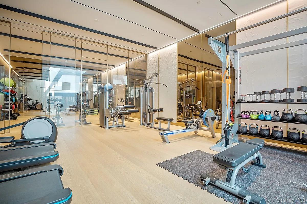 500 W 45th Street Unit: 307