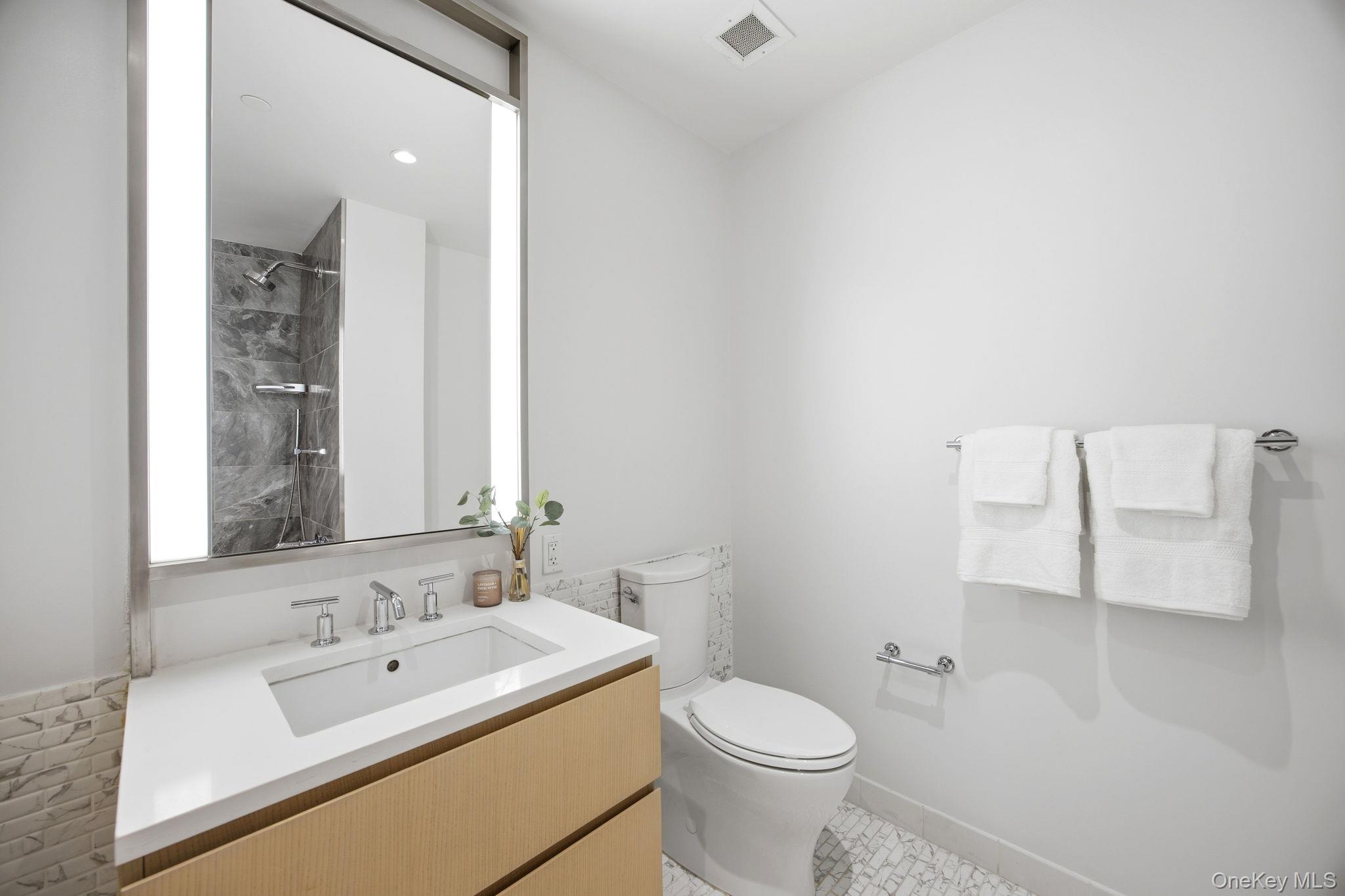 500 W 45th Street Unit: 307