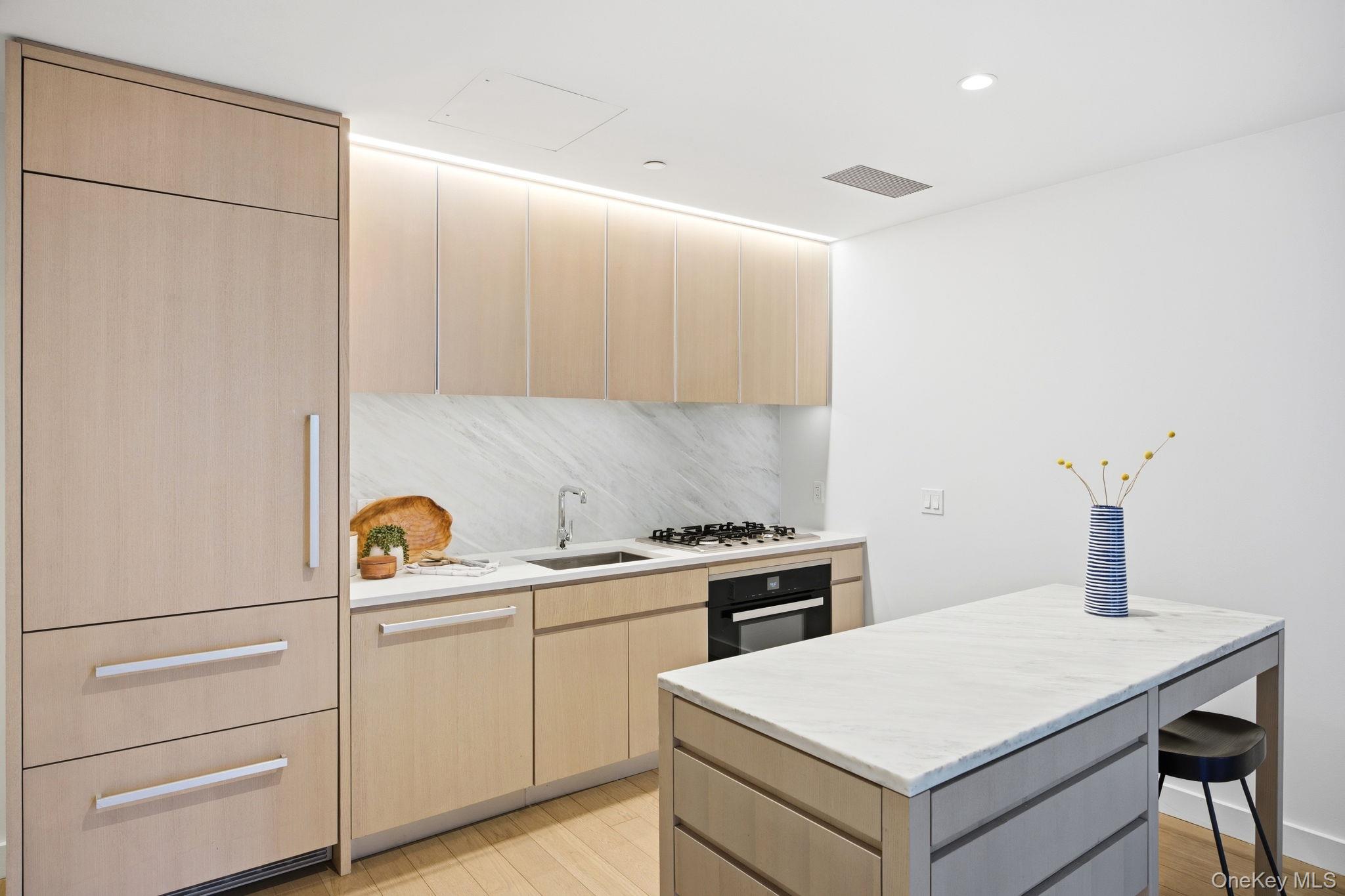 500 W 45th Street Unit: 307
