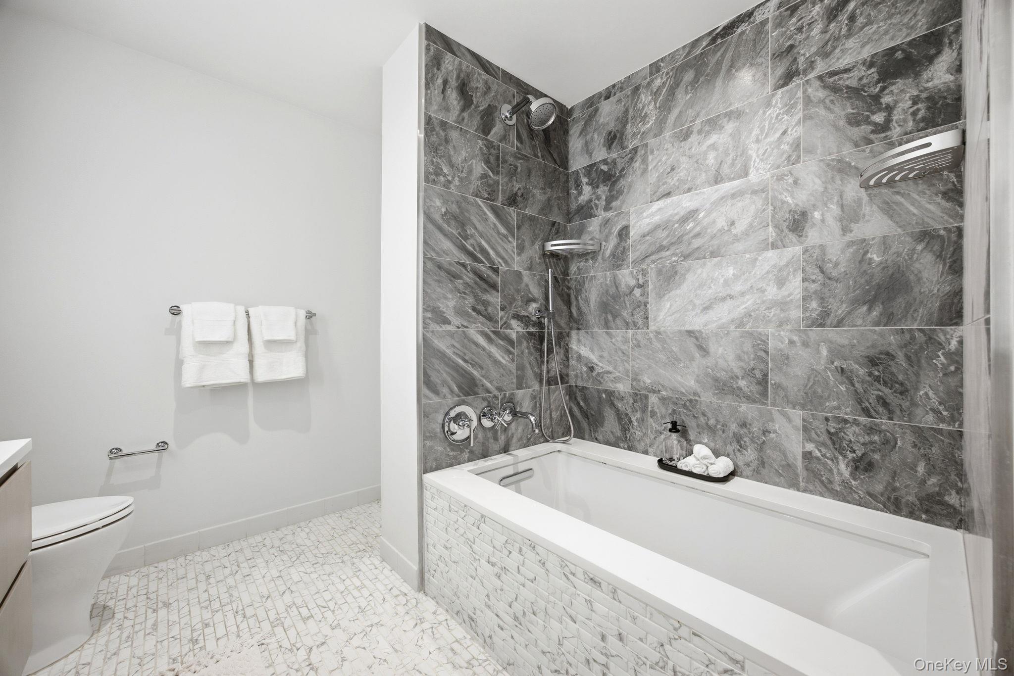500 W 45th Street Unit: 307