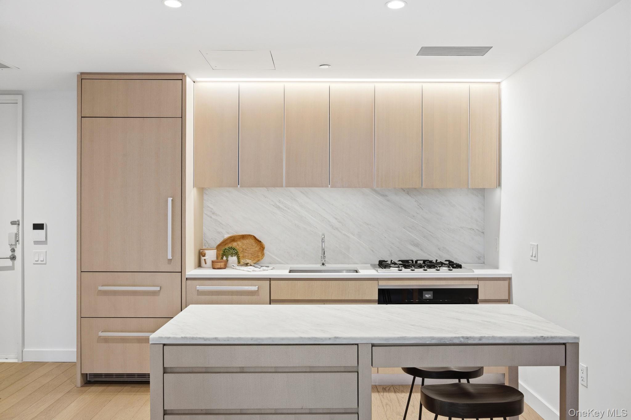 500 W 45th Street Unit: 307