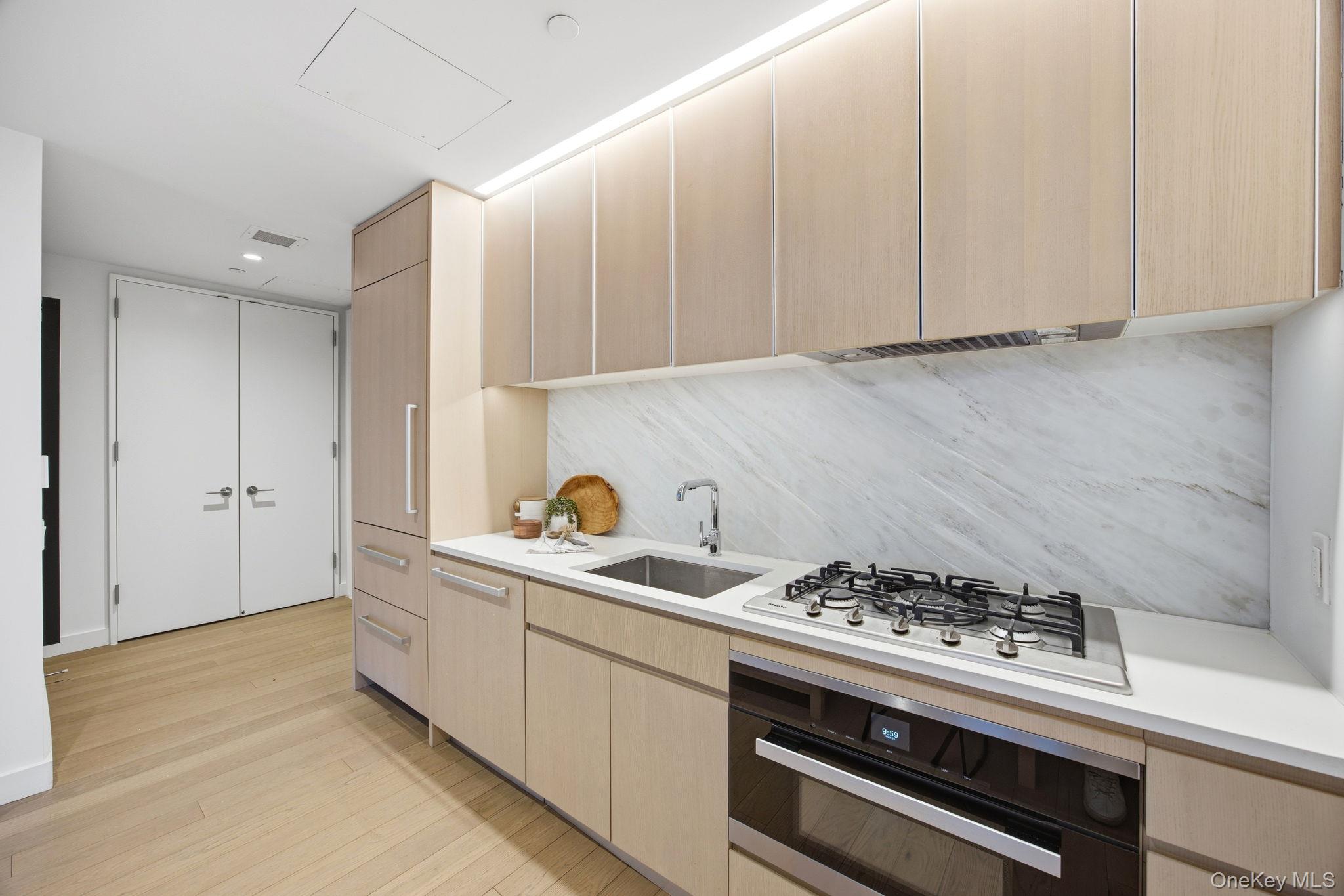 500 W 45th Street Unit: 307