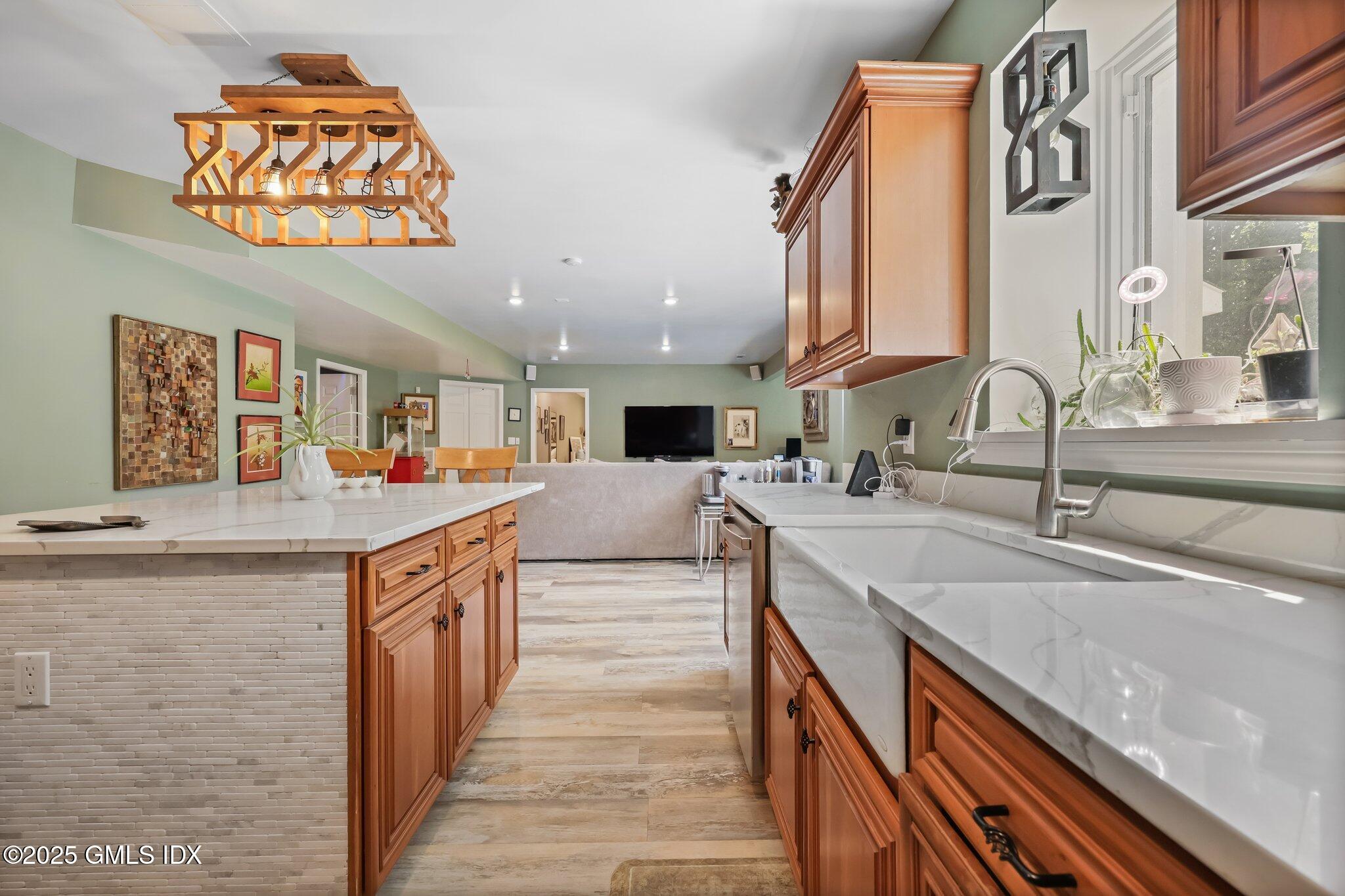 506 HUNTING RIDGE Road
