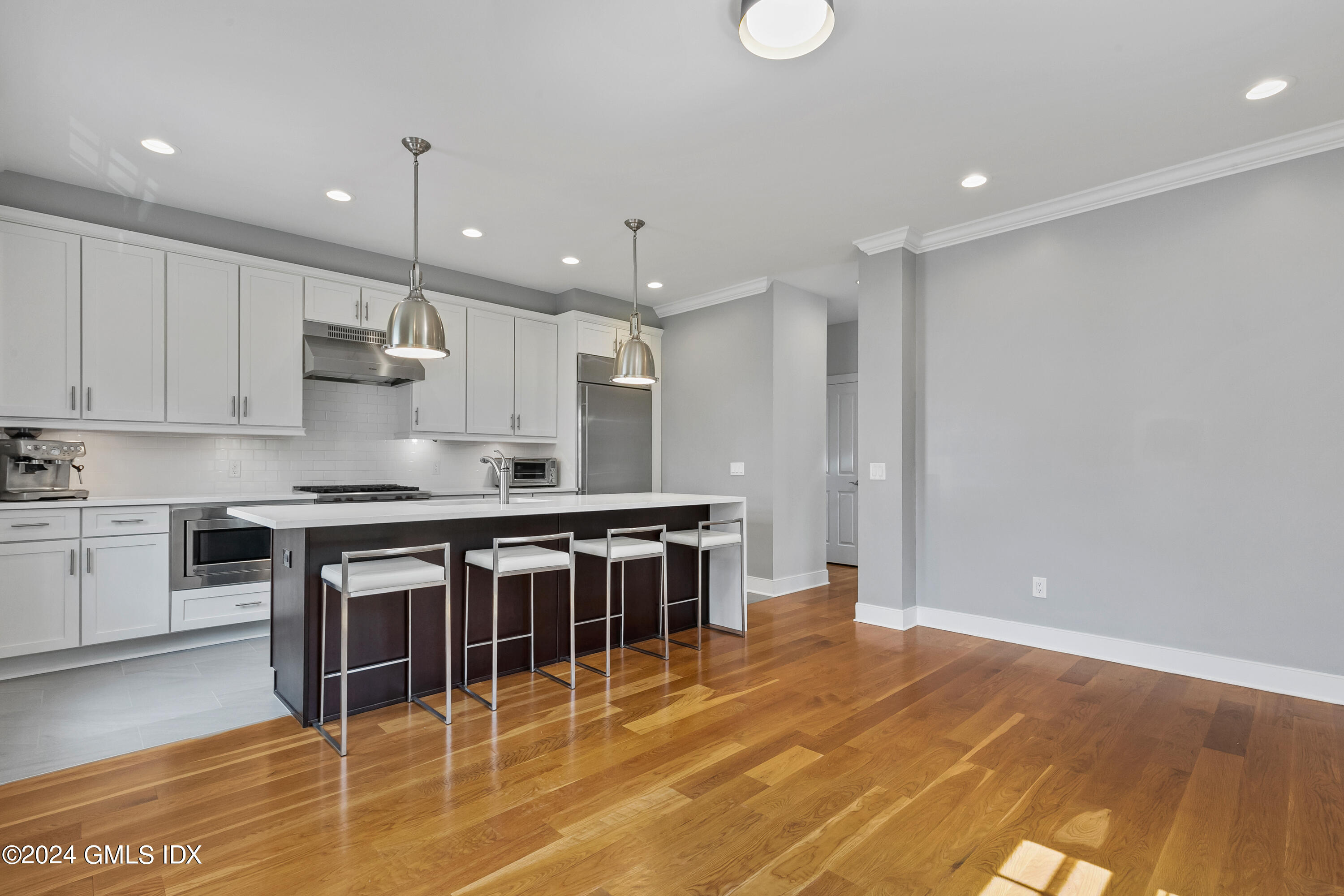 77 Havemeyer Lane, 101