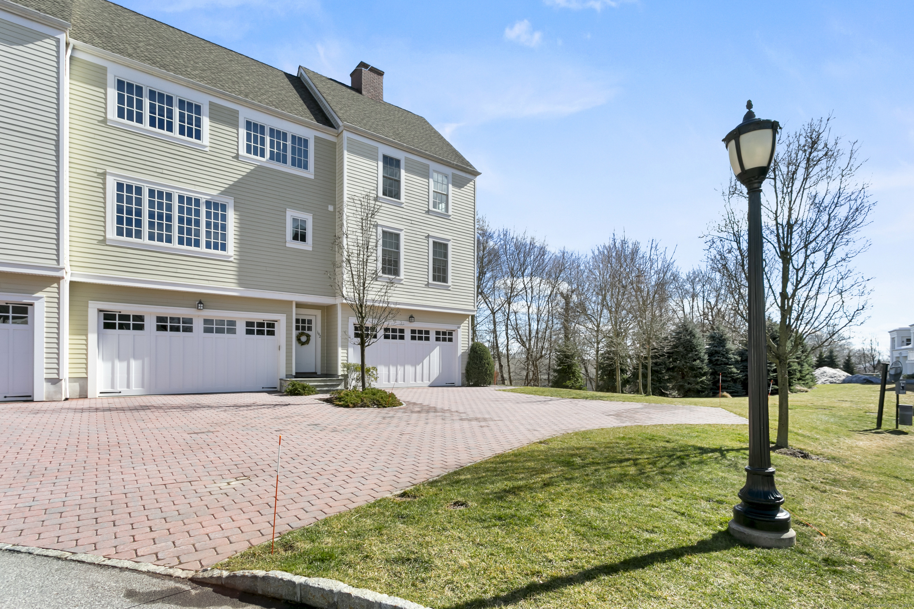 77 Havemeyer Lane 101