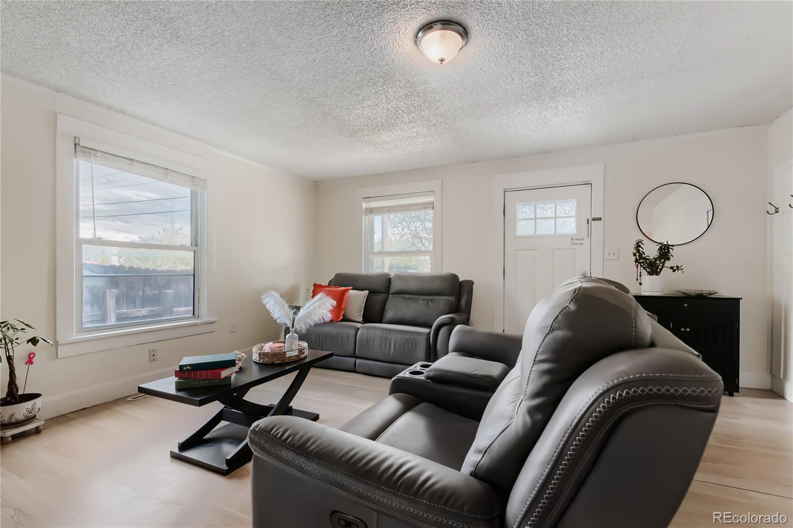 7277 E 68th Place